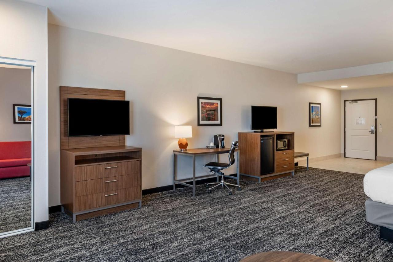 Best Western Plus Coachella Valley Inn & Suites Катидрал-Сити Экстерьер фото